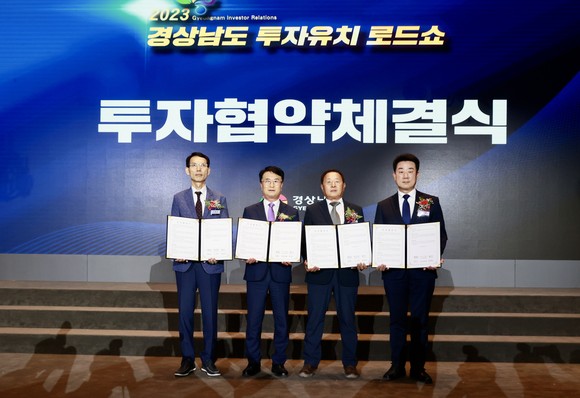 사천시가 한국경남태양유전(주), ㈜에이알알루미늄, ㈜에스앤케이항공과 1847억원 규모의 투자협약을 체결하고 있다. ⓒ 프라임경제