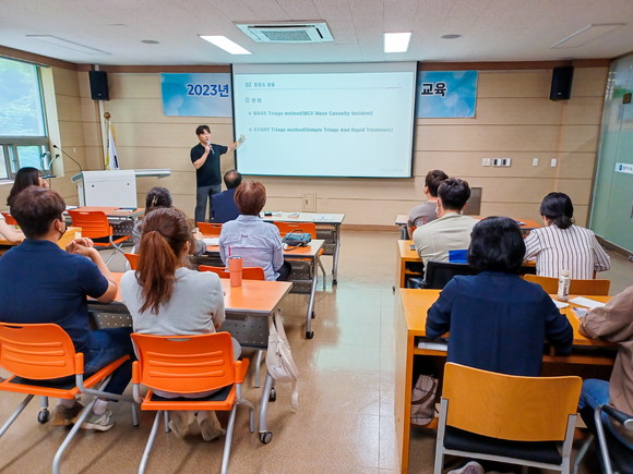경북응급의료지원센터 주관으로 보건소 2층 회의실에서 직원 대상으로 교육을 실시하고 있다. ⓒ 영주시