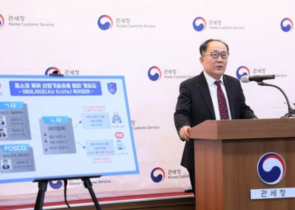 노시교 인천세관 조사국장이 31일 서울본부세관에서 첨단기술 해외 유출 시도 사건에 대해 브리핑하고 있다. ⓒ 관세청
