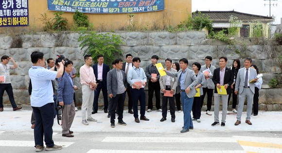 2023년도 산업건설위원회 행정사무감사 현장방문을 실시하고 있다. ⓒ 의회사무국