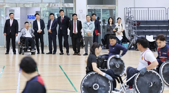 대전시의회 장애인사회참여증진 특별위원회가 지난 1일 대전시 장애인체육회 방문 모습. ⓒ 의회사무국