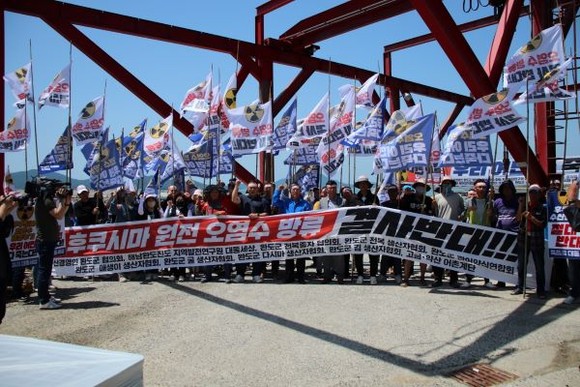 한국수산업경영인 완도군연합회와 완도군 전복 종자 생산자 협회 등 해남·완도·진도 24개 어업인 단체는 2일 일본의 해양 오염수 방류 저지와 후쿠시마 수산물 수입 반대를 주장했다. ⓒ 해남·완도·진도 지역발전연구원 대동세상