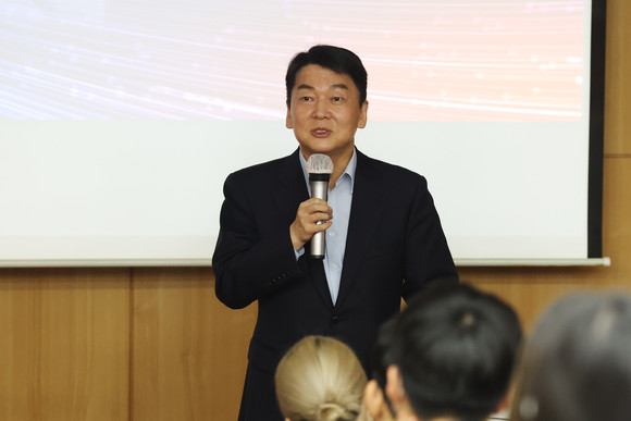 안철수 국민의힘 의원이 8일 "후쿠시마 오염수 문제는 국민을 설득하고 과정 관리하는 노력이 필요하다"라고 했다. ⓒ 연합뉴스
