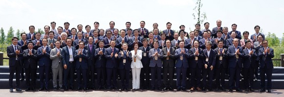 남성현 산림청장이 13일 제17회 시장·군수·구청장 산림연찬회에 참석 후 관계자들과 함께 단체 기념촬영을 하고 있다. ⓒ 산림청