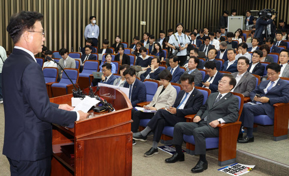 지난 12일 국회에서 열린 더불어민주당 의원총회에서 박광온 원내대표가 발언하고 있다. ⓒ 연합뉴스