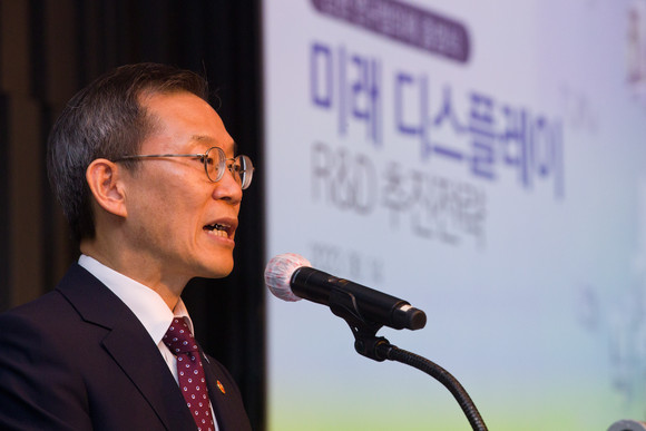 이종호 과학기술정보통신부 장관이 14일 오후 서울 강남구 노보텔앰배서더호텔에서 열린 '미래 디스플레이 민관협의체 출범식'에서 인사말을 하고 있다. ⓒ 과학기술정보통신부