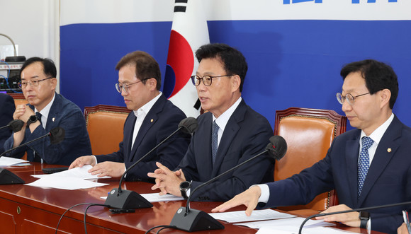 박광온 더불어민주당 원내대표가 15일 국회에서 열린 정책조정회의에서 발언하고 있다. ⓒ 연합뉴스