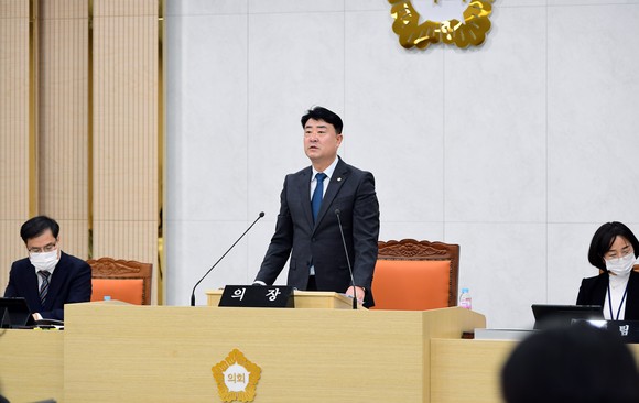 김태완 광산구의회 의장이 광산구의회 본회의를 진행하고 있는 모습. Ⓒ프라임경제