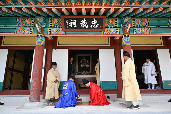지난 13일 영덕군과 신돌석 장군 숭모위원회가 신돌석 장군 유적지에서 115주기 숭모제향을 거행하고 있다. ⓒ 프라임경제