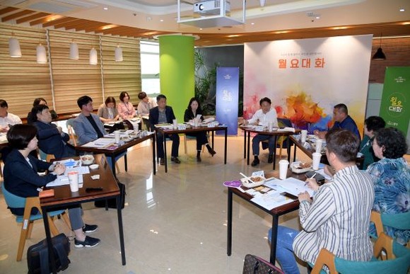 강기정 시장은 각계각층의 시민들이 매주 월요일 대화를 이어가고 있다. ⓒ 광주광역시
