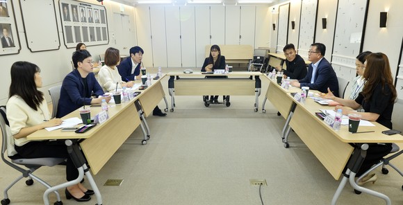 20일 의회청사 1층 대회의실에서 '세종형 교육자유특구 조성을 위한 연구모임' 제2차 간담회를 개최ㅏ고 있다. ⓒ 의회사무국
