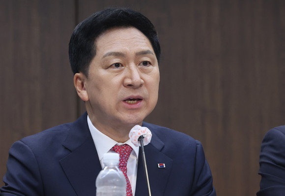 국민의힘 김기현 대표가 21일 서울 명동 은행회관에서 열린 '김기현 국민의힘 대표 초청 편집인 토론회'에서 기조 발언을 하고 있다. ⓒ 연합뉴스