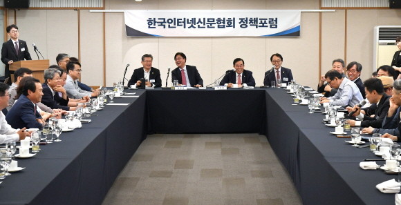 21일 오전 7시 30분 한국프레스센터 매화홀에서 한국인터넷신문협회 정책포럼이 열렸다. ⓒ 한국인터넷신문협회