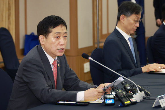 김주현 금융위원장이 22일 서울 중구 은행회관에서 금융감독원과 함께 개최한 금융협회장 간담회에서 금융회사 내부통제 제도개선 방안을 발표했다. ⓒ 금융위원회