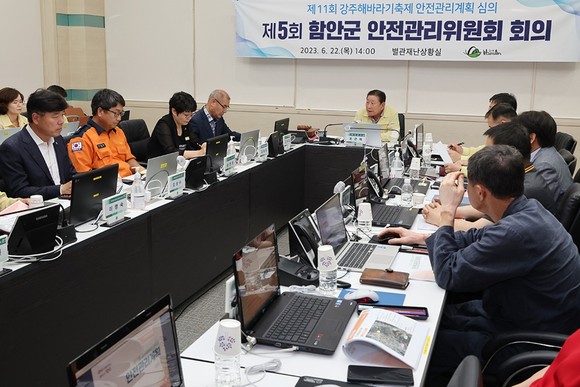 조근제 함안군수가 강주해바라기축제 안전관리위원회를 개최하고 있다. ⓒ 함안군