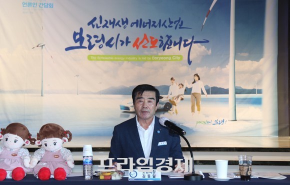 민선8기 출범 1주년을 맞이해 27일 대천해수욕장 호텔 쏠레르에서 열린 민선 8기 1주년 언론인 간담회를 개최하고 있는 김동일 보령시장. ⓒ 프라임경제