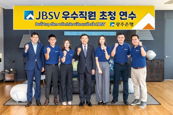왼쪽부터 네번째 고병일 광주은행장. ⓒ 광주은행