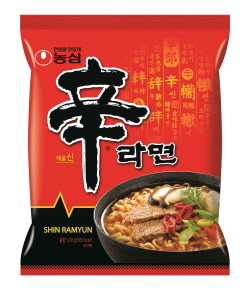농심이 7월1일부로 신라면과 새우깡의 출고가를 각각 6.9%, 4.5% 인하한다. ⓒ 농심