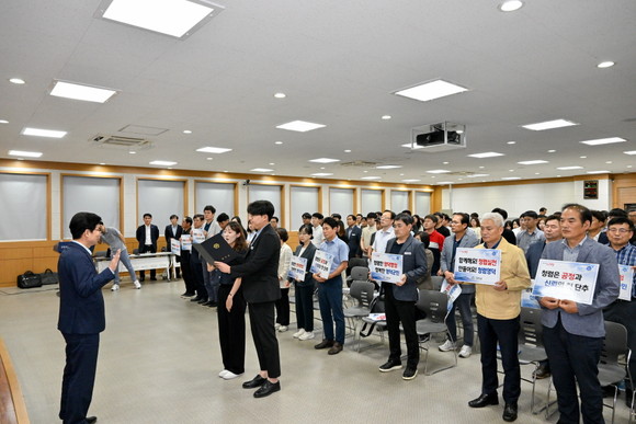 27일 영덕군청 대회의실에서 열린 청렴·반부패 실천 결의대회 모습. ⓒ 프라임경제