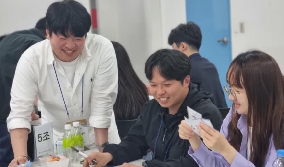 태광그룹 섬유·석유화학 계열사 태광산업과 대한화섬이 교육 및 워크숍을 통한 직원 사전 의견 수렴 과정을 거쳐 '2023년 조직문화 실천약속'을 선정해 공표했다. ⓒ 태광산업