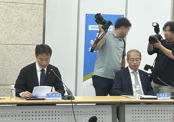 29일 영등포 굿네이버스 본사에서 이복현 금융감독원장이 제2금융권을 대상으로 취약계층에 대한 자금공급을 과도하게 위축되지 않도록 노력해달라고 당부했다. = 전대현 기자