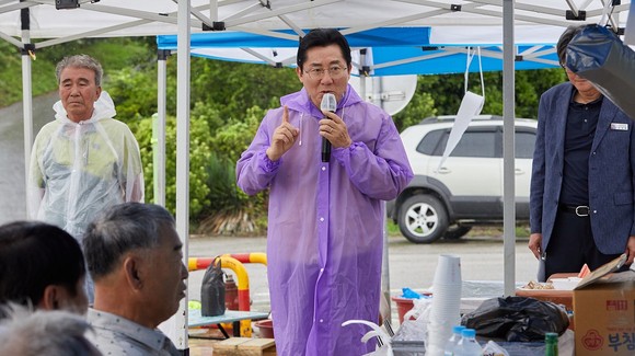 박경귀 시장이 지난 29일 선장면 나루터 선착장 개소식에 참석해 축사을 하고 있다. ⓒ 아산시