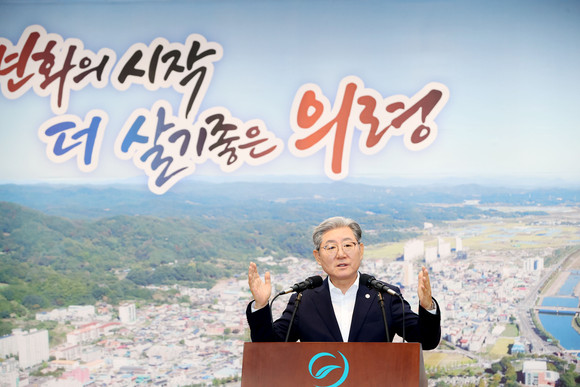 오태완 의령군수가 민선 8기 1주년 군민들께 드리는 글을 발표하고 있다. ⓒ 의령군