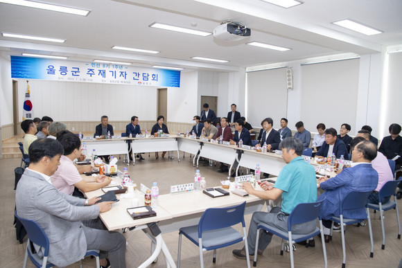 3일 울릉군청에서 열린 남한권 울릉군수 민선8기 출범 1주년 맞이 기자간담회 모습. ⓒ 울릉군청