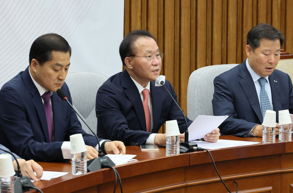윤재옥 국민의힘 원내대표가 4일 오전 국회에서 열린 원내대책회의에서 발언하고 있다. ⓒ 연합뉴스