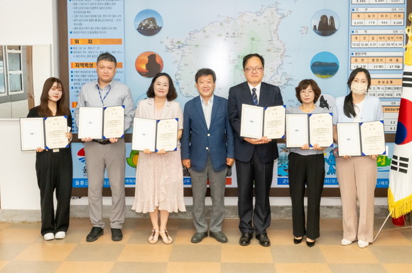 10일 울릉군청에서 '2023년 상반기 민원처리 마일리지제' 우수공무원에 대한 시상식이 열렸다. ⓒ 울릉군청