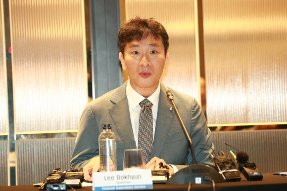 이복현 금융감독원 원장이 한화생명의 상생금융 지원에 감사를 표했다. 사진은 12일 외국계 금융회사 CEO 간담회에서 모두발언을 하고 있는 모습. ⓒ 금융감독원