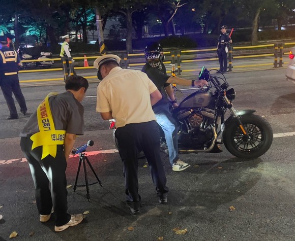 구미시와 구미경찰서에서 이륜차 합동 단속을 하고 있다. ⓒ 프라임경제