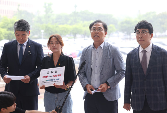 더불어민주당 경기도당이 지난 13일 '서울-양평 고속도로 백지화 논란'과 관련해 원희룡 국토교통부 장관을 직권남용 혐의로 고발했다. ⓒ 연합뉴스