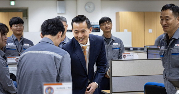 지난 6월7일 한화오션 거제사업장에 방문한 김동관 한화그룹 부회장. ⓒ 한화오션