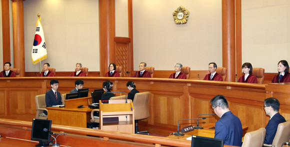 유남석 헌법재판소장과 헌법재판관들이 25일 서울 종로구 헌법재판소 대심판정에서 열린 이태원 참사 부실 대응 관련 이상민 행정안전부 장관에 대한 탄핵 심판 선고를 위해 자리에 앉아 있다. ⓒ 연합뉴스