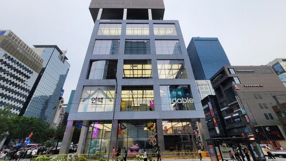 서울 서초구 강남대로에 위치한 '삼성 강남'의 모습. ⓒ 삼성전자