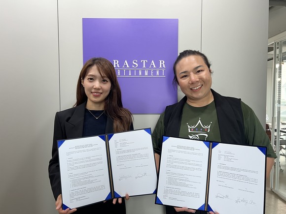 파라스타엔터테인먼트가 태국 미스&미스터 농인 선발 대회를 주최해온 MMDT과 MOU를 체결했다. ⓒ 파라스타엔터테인먼트