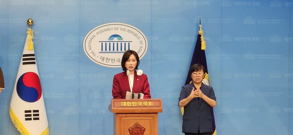 허은아 국민의힘 의원이 최근 교권 추락 문제와 연관해 광주광역시의 한 교사 사례를 언급하며 교육청과 전국교직원노동조합에 비판의 목소리를 높였다. ⓒ 허은아 의원실