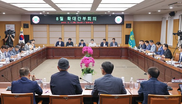 1일 이장우 대전시장 주재한 8월 확대간부회의 모습. ⓒ 대전시