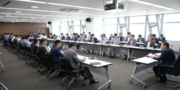 최민호 세종시장이 1일 열린 확대 간부회의를 개최하고 있다. ⓒ 세종시