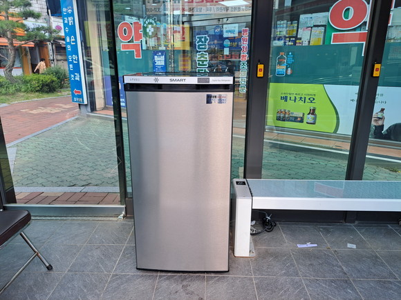 스마트승강장에 설치된 생수냉장고. ⓒ 영주시