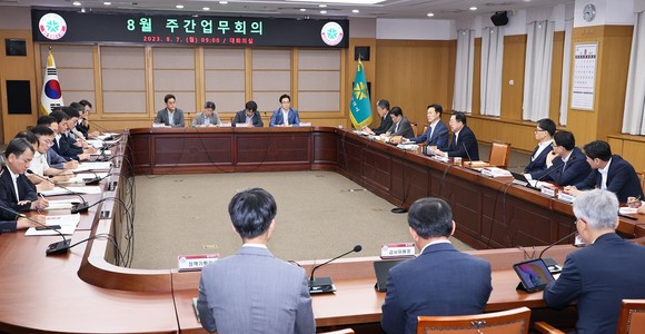 이장우 시장 주재 8월 주간업무 회의 모습. ⓒ 대전시