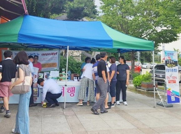함양휴게소 하행선 로컬푸드 행복장터 직거래. ⓒ 함양군