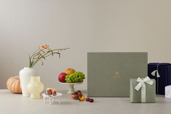 롯데호텔앤리조트가 호텔리어와 셰프들이 엄격한 기준으로 선별해 구성한 '2023 추석 선물세트'를 판매한다. © 롯데호텔앤리조트