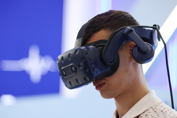 게임산업은 엔터테인먼트 요소와 모션캡처나 VR·AR과 같은 첨단 기술뿐 아니라 스토리텔링 등의 아이디어가 복합적으로 어우러진 고부가가치 산업으로 인정받고 있다. ⓒ 연합뉴스