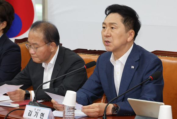 국민의힘 김기현 대표가 21일 국회 당 사무실에서 최고위원회의를 하고 있다. ⓒ 연합뉴스