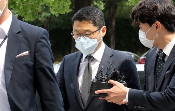 유준원 상상인그룹 대표가 지난 6월19일 상상인그룹의 불법대출 의혹으로 영장실질심사를 받기위해 서울 서초구 중앙지법으로 들어서고 있다. ⓒ 연합뉴스