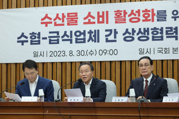 국민의힘 윤재옥 원내대표가 30일 오전 국회에서 열린 수산물 소비 활성화를 위한 수협-급식업체 간 상생협력 협약식에서 발언하고 있다. ⓒ 연합뉴스