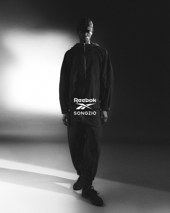 리복이 K패션 디자이너 브랜드 '송지오'와 협업한 의류 컬렉션을 9월1일 출시한다. © 리복