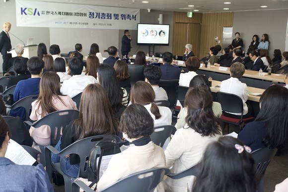 이날 협회 정기총회에서 조정호 메디아트 추진위원회 의장은 국민건강 증진과 업계의 건전한 발전을 위해 반영구 화장의 법제화가 필요하다고 역설했다. ⓒ 한국스케치메이크업협회